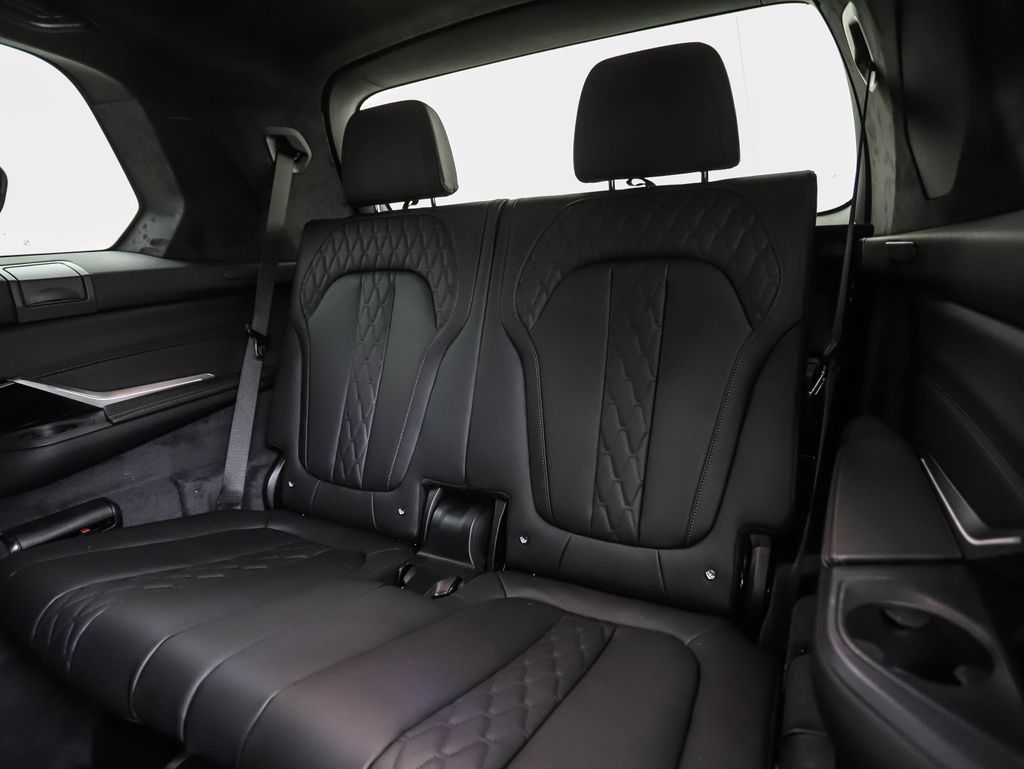 Thumbnail: 2027 BMW X7 - 24
