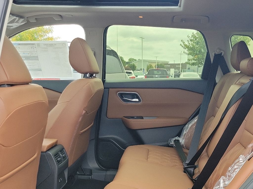2025 Nissan Rogue Platinum 7