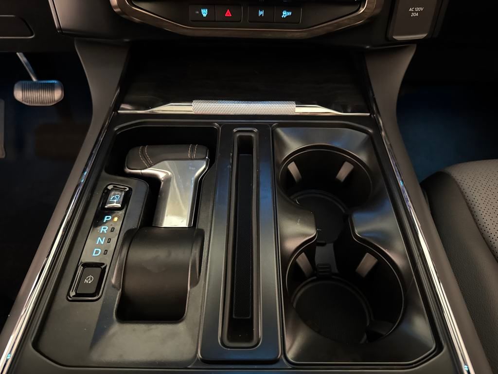2025 Ford F-150 Lightning Lariat photo 8