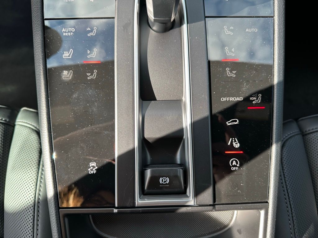 Thumbnail: 2026 Porsche Macan - 23