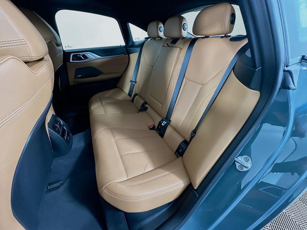 Thumbnail: 2026 BMW i4 - 17