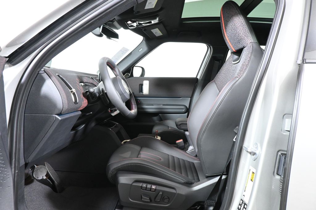 Thumbnail: 2027 MINI Cooper Countryman - 3