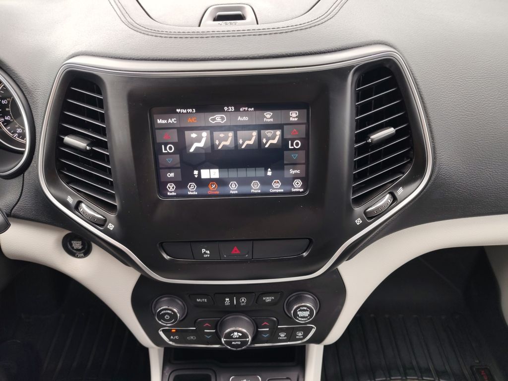 Used Car 2020 Jeep Cherokee  Latitude Plus For Sale Under $20,000 In Austin, Texas