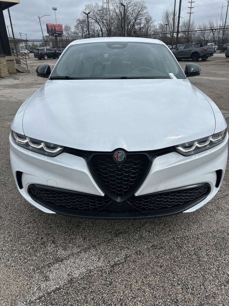Alfa White 2024 Alfa Romeo Tonale Veloce AWD SUV / Crossover All-Wheel Drive 6-Speed Automatic