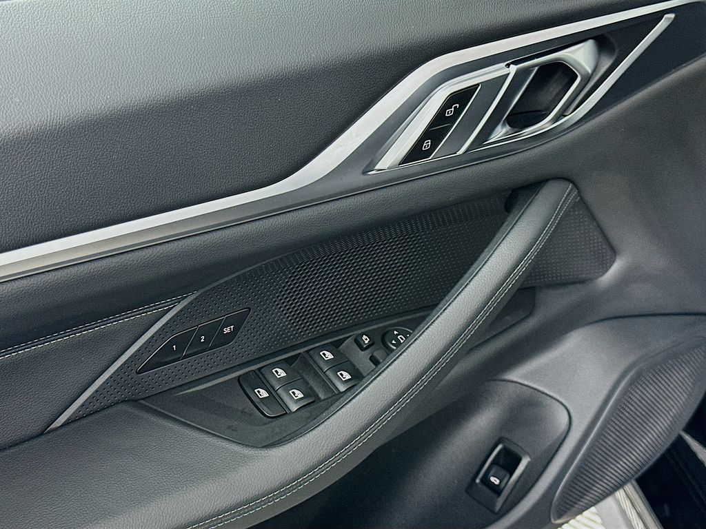 Thumbnail: 2022 BMW i4 - 18