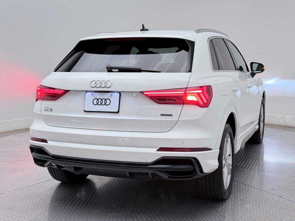 Thumbnail: 2022 Audi Q3 - 11