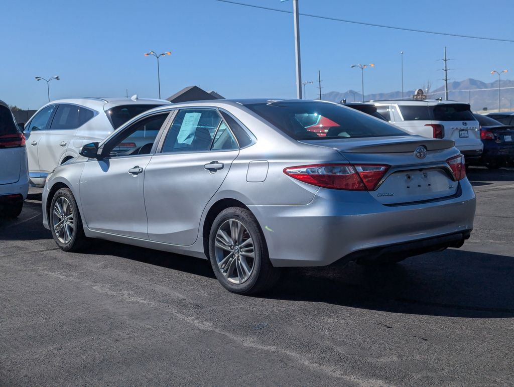 2016 Toyota Camry SE 4