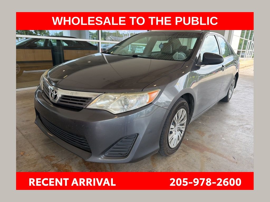 Magnetic Gray Metallic 2014 Toyota Camry Sedan Front-Wheel Drive 6-Speed Automatic
