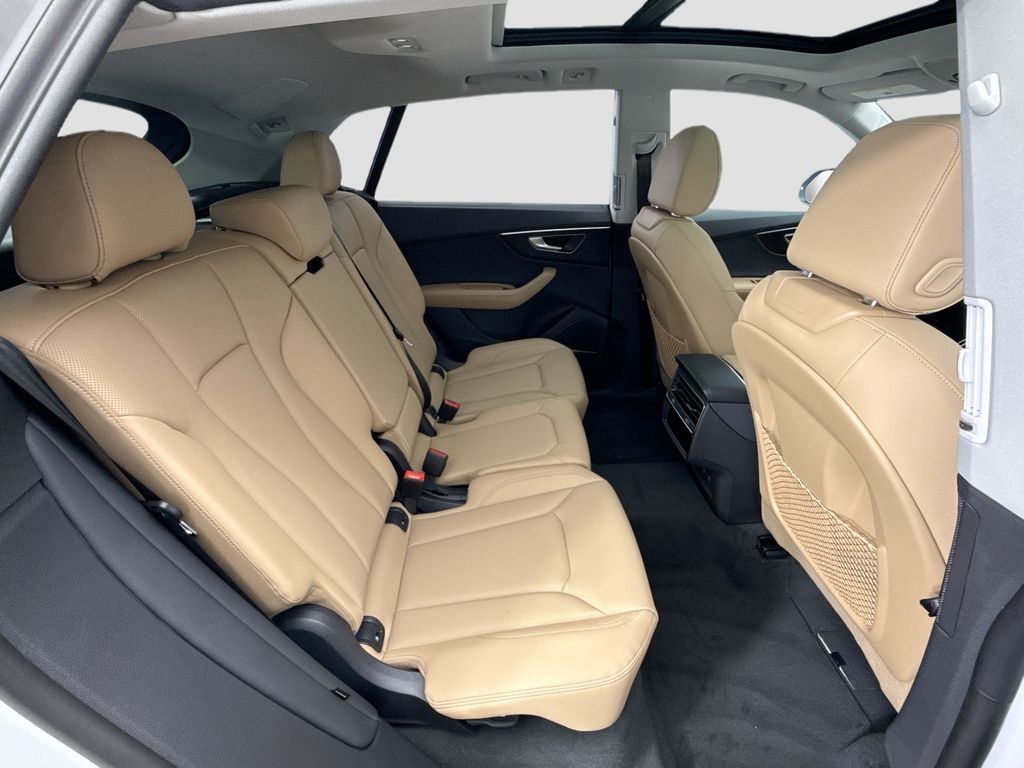 Thumbnail: 2026 Audi Q8 - 22