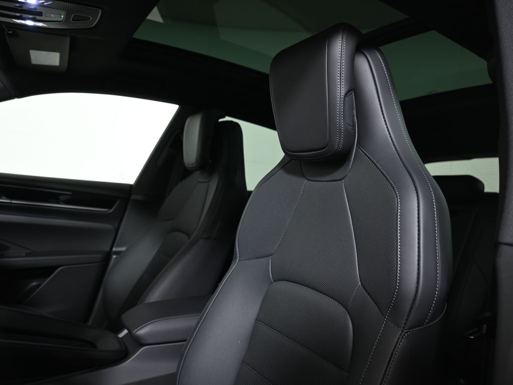 Thumbnail: 2026 Porsche Macan - 15