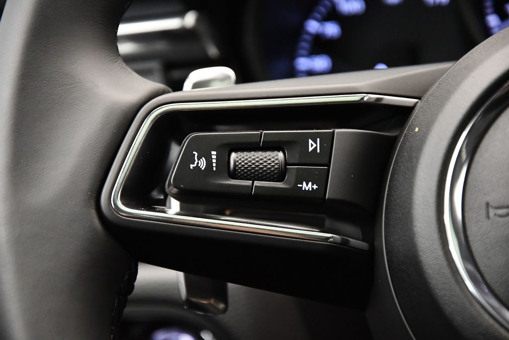 Thumbnail: 2025 Porsche Macan - 23