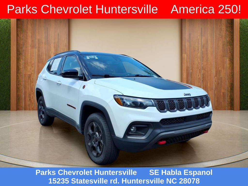 Bright White Clearcoat 2024 Jeep Compass SUV / Crossover Four-Wheel Drive 8-Speed Automatic