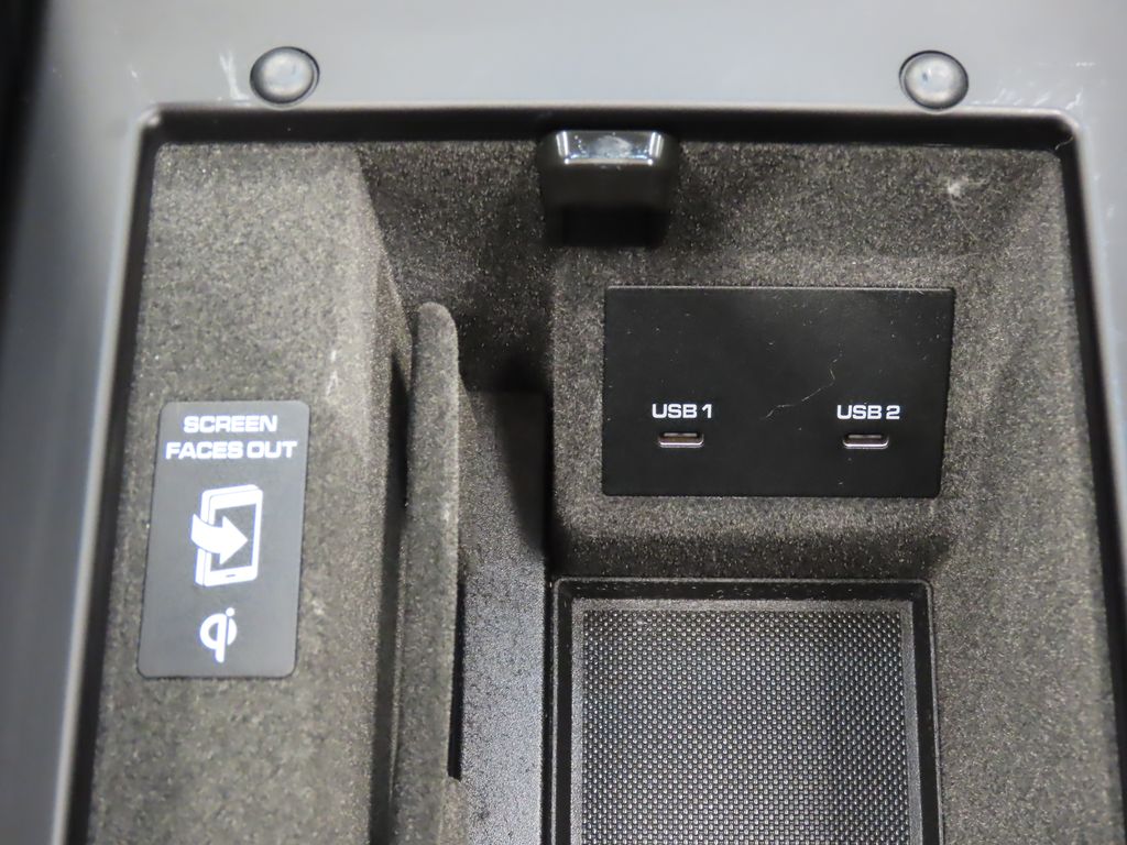 Thumbnail: 2022 Porsche Macan - 31