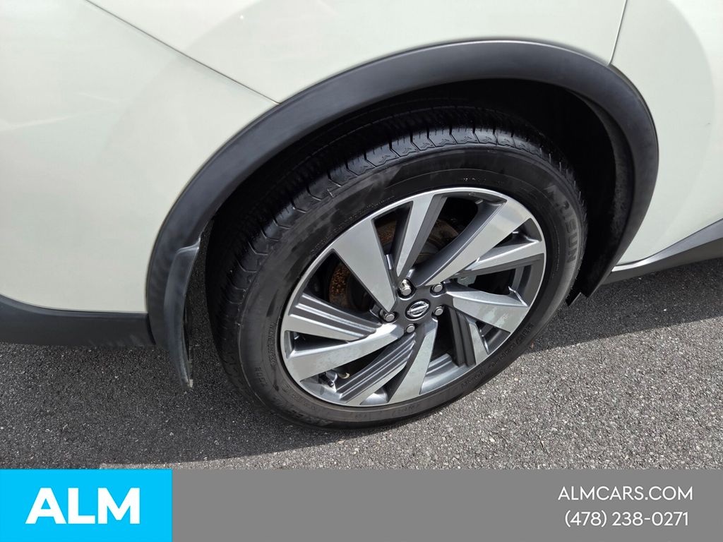 Used 2021 White Nissan SL image 16