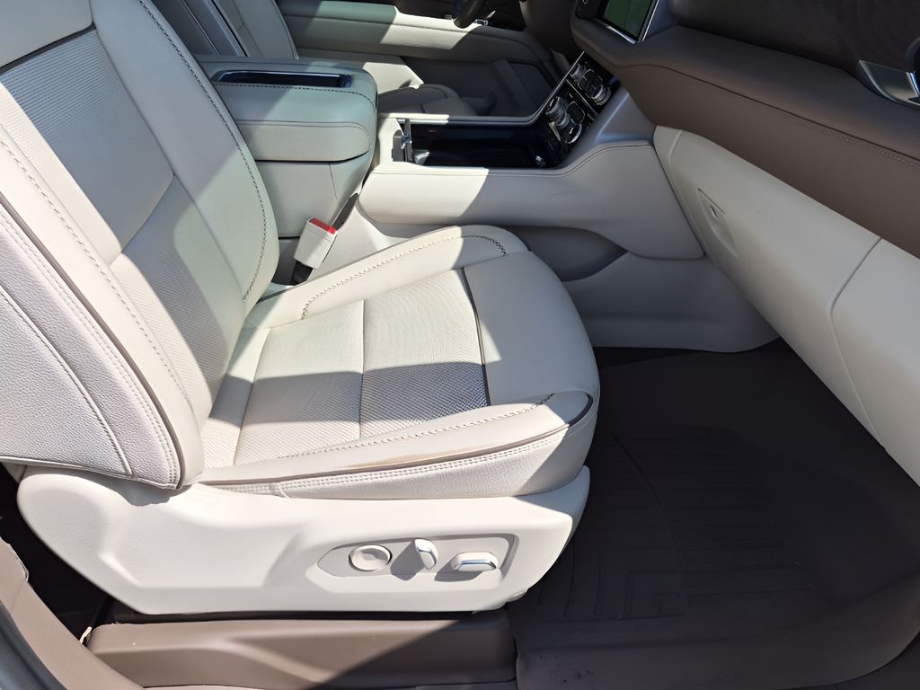 Used 2022 White GMC Denali image 16