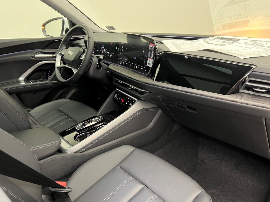 Thumbnail: 2025 Audi Q5 - 16