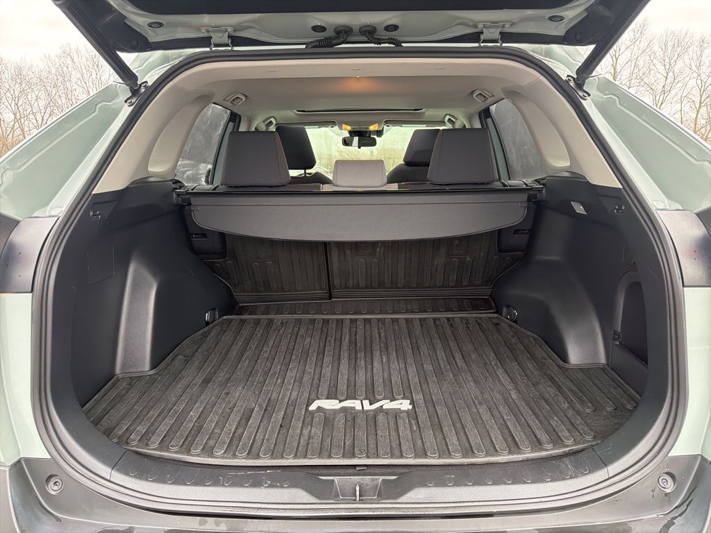 Thumbnail: 2019 Toyota RAV4 - 22