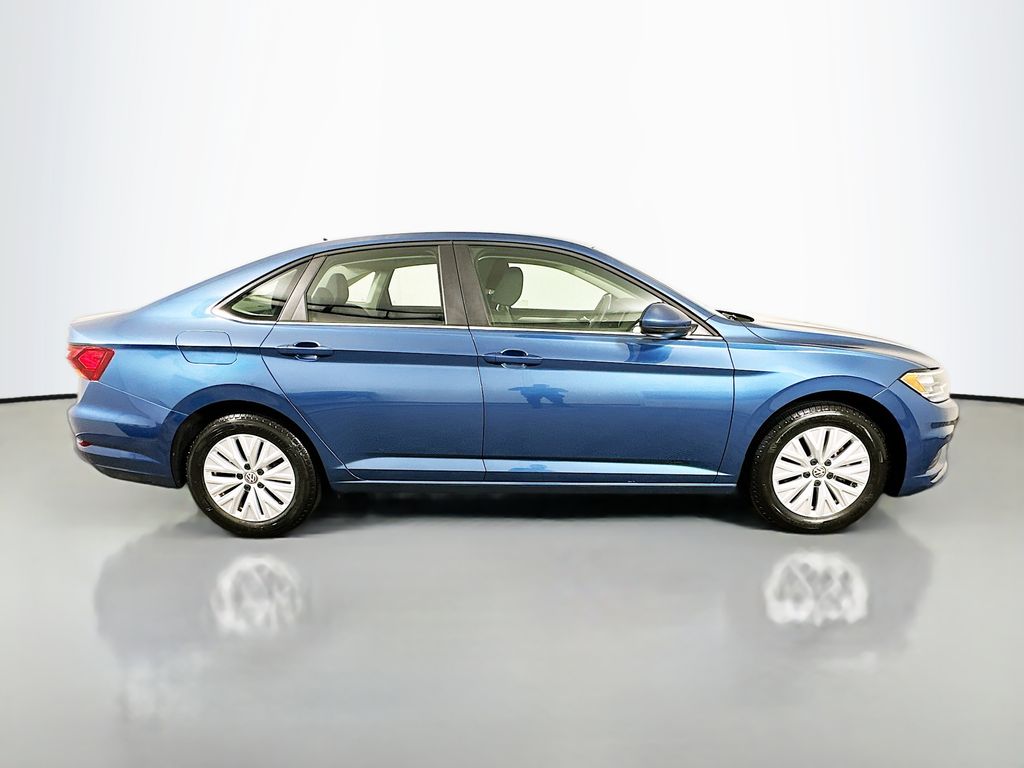 Thumbnail: 2019 Volkswagen Jetta - 4