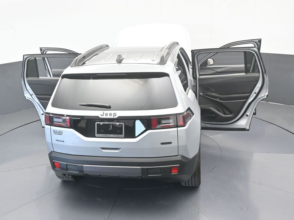 New 2026 Silver Zynith Clearcoat Jeep Overland image 67