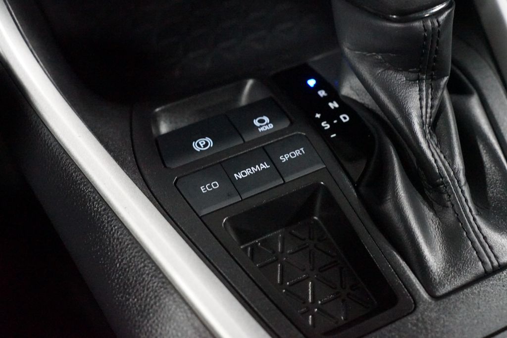 Thumbnail: 2025 Toyota RAV4 - 22
