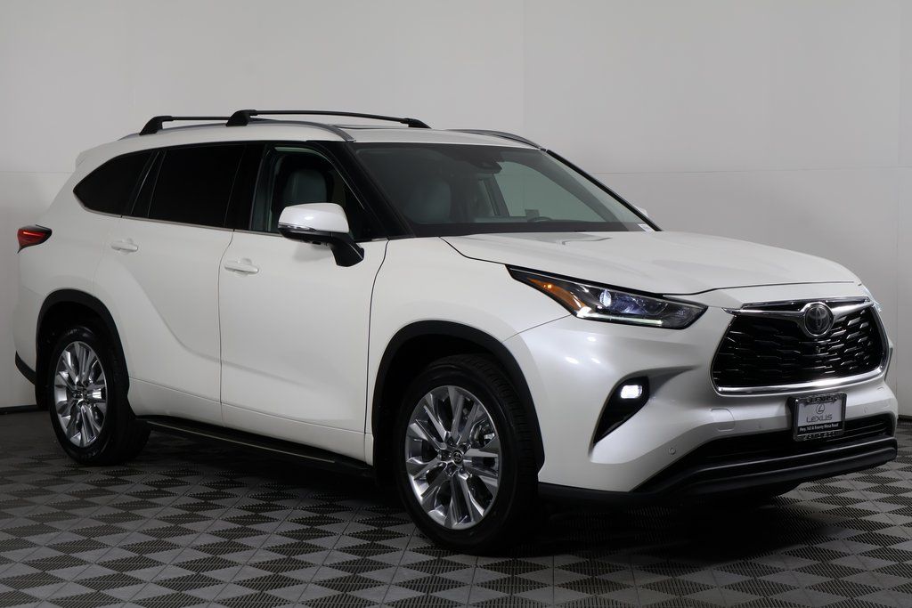 Thumbnail: 2020 Toyota Highlander - 3