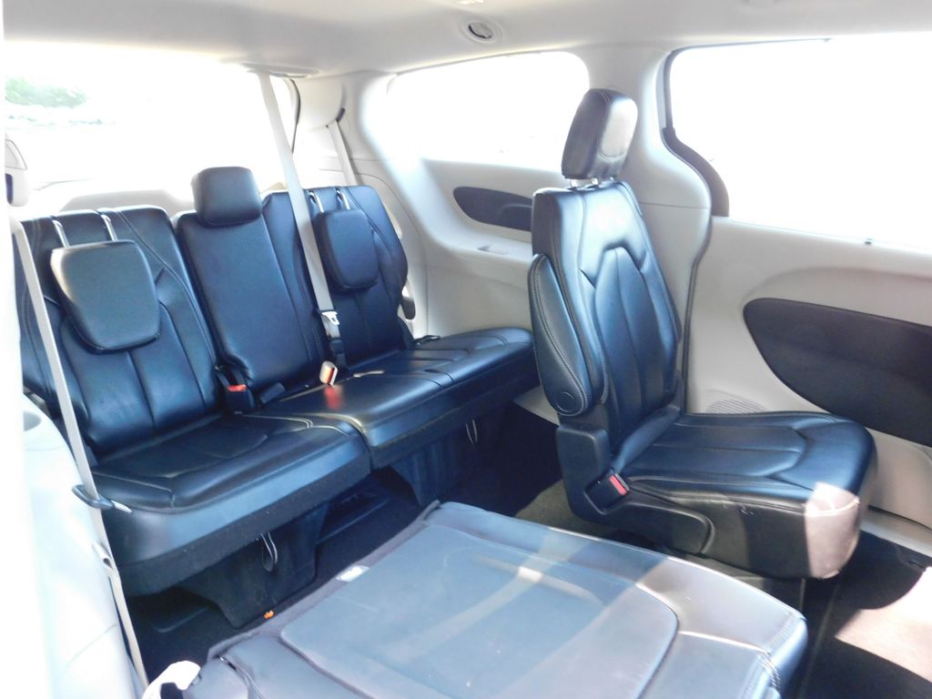 Thumbnail: 2023 Chrysler Pacifica - 5