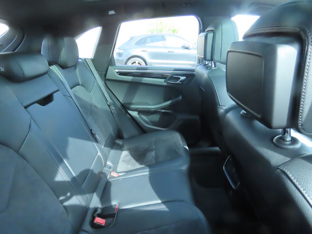 Thumbnail: 2018 Porsche Macan - 7