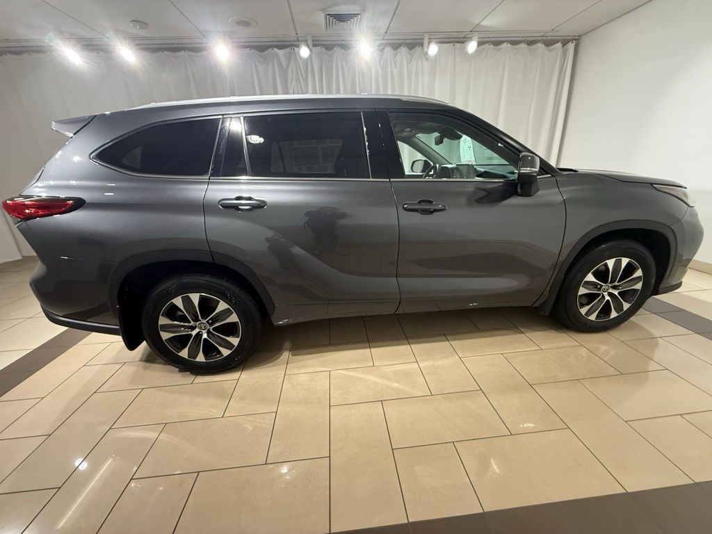 2022 Toyota Highlander XLE 7