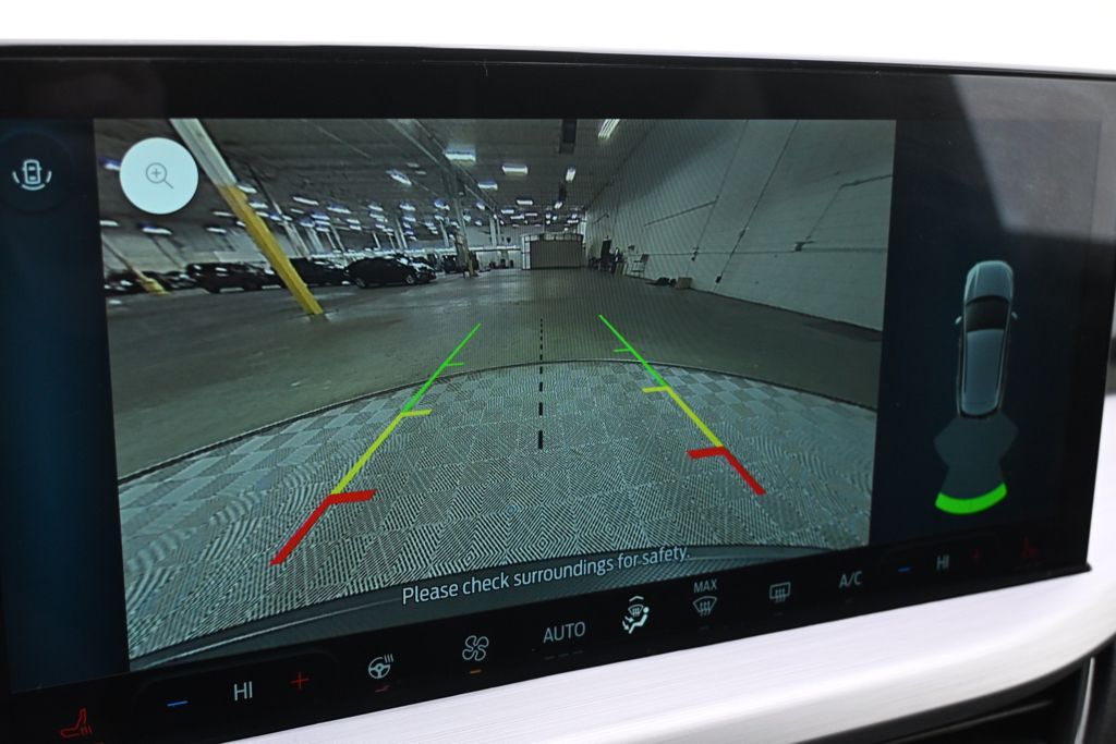 Used 2025  Ford Platinum image 31