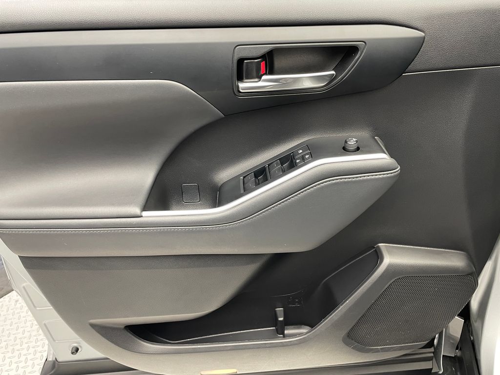 2022 Toyota Highlander XLE 9