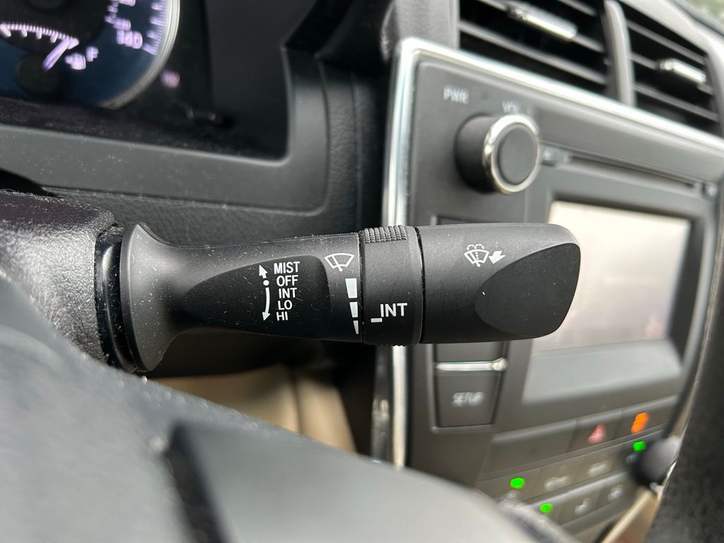 2017 Toyota Camry XSE 21