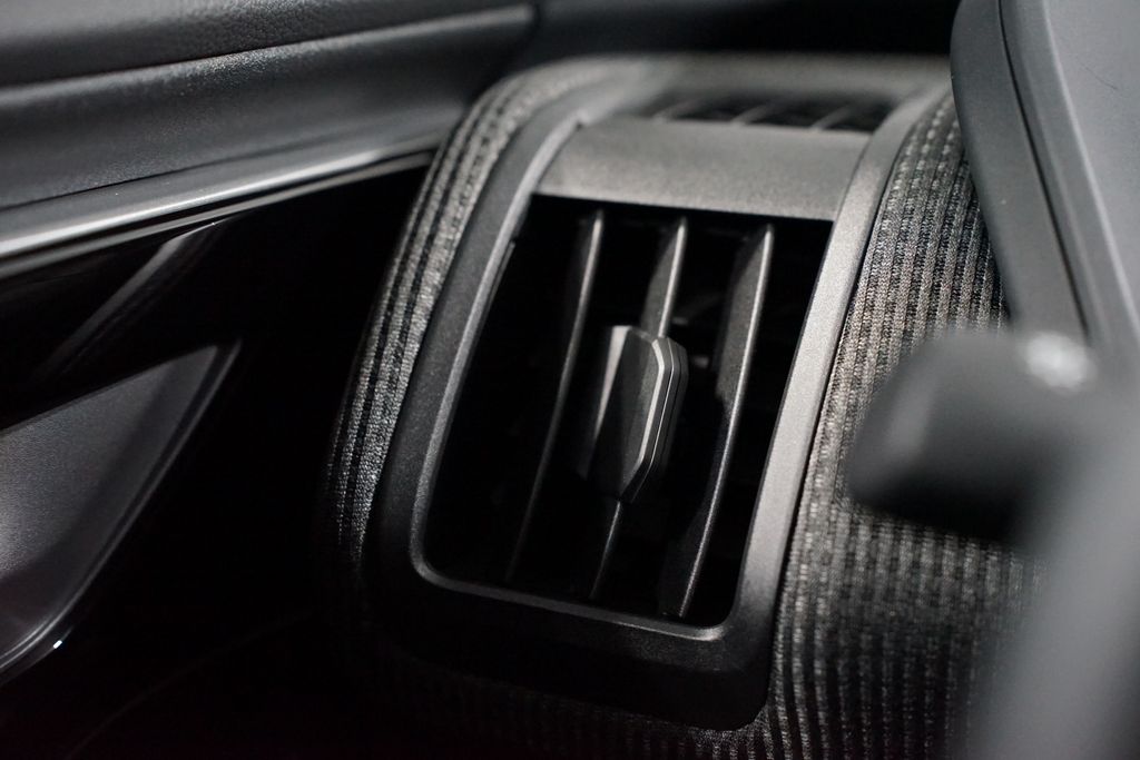 Thumbnail: 2024 Toyota bZ4X - 22