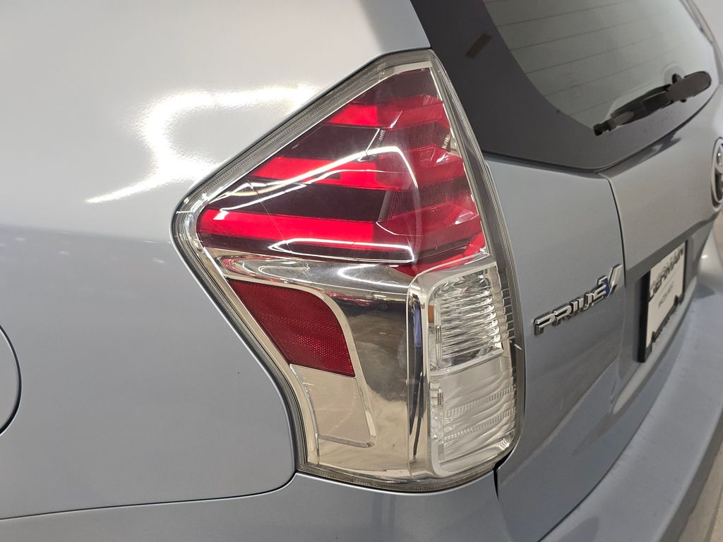 2015 Toyota Prius V Two photo 11