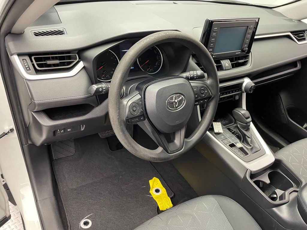 2020 Toyota RAV4 XLE 11