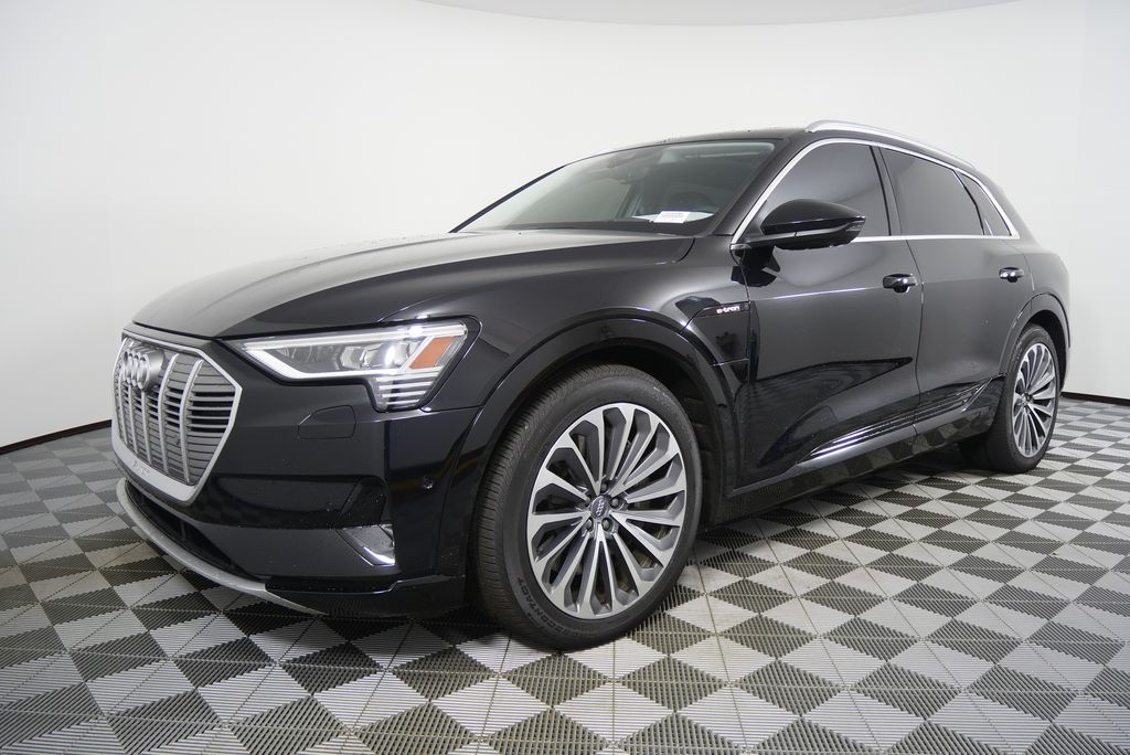 Thumbnail: 2019 Audi e-tron - 8