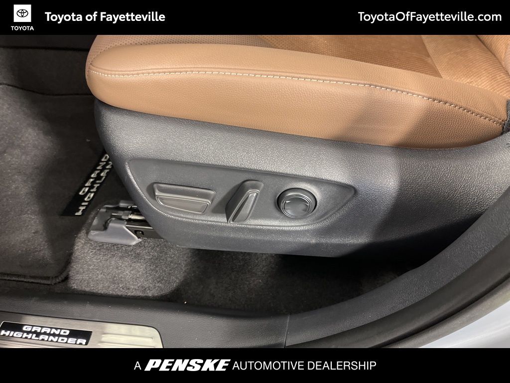 Thumbnail: 2026 Toyota Grand Highlander - 28