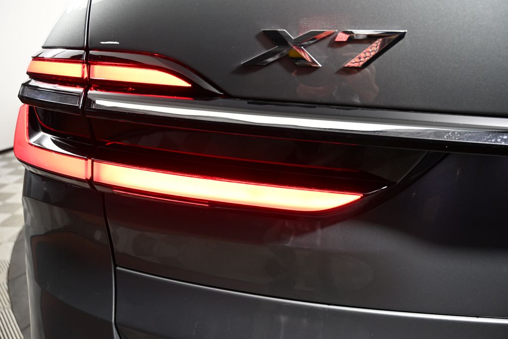 Thumbnail: 2026 BMW X7 - 11