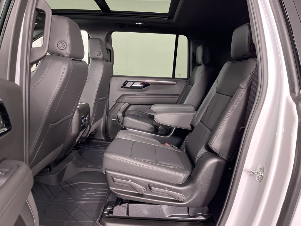 Thumbnail: 2026 Chevrolet Suburban - 25