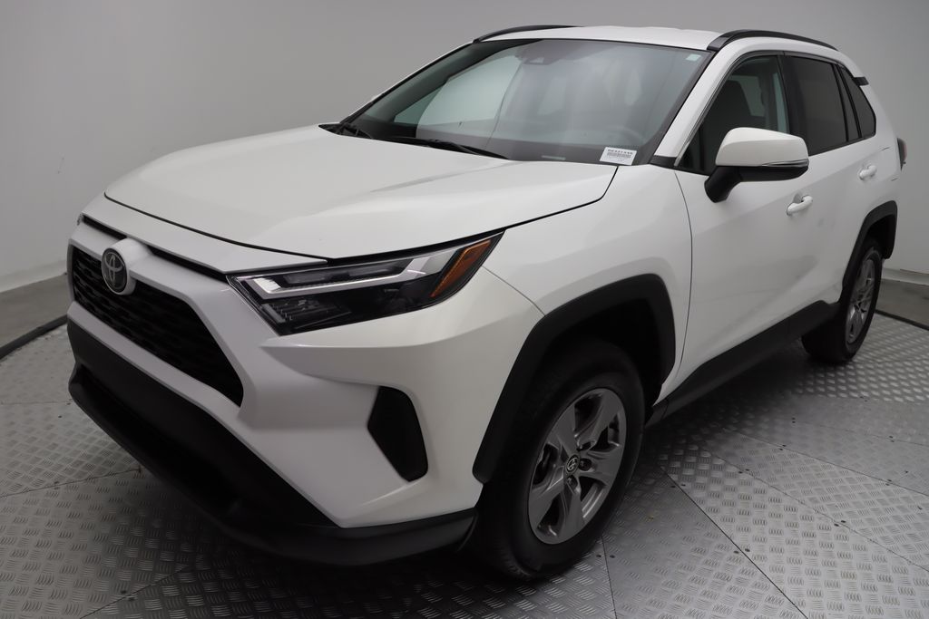 2024 Toyota RAV4 XLE 2