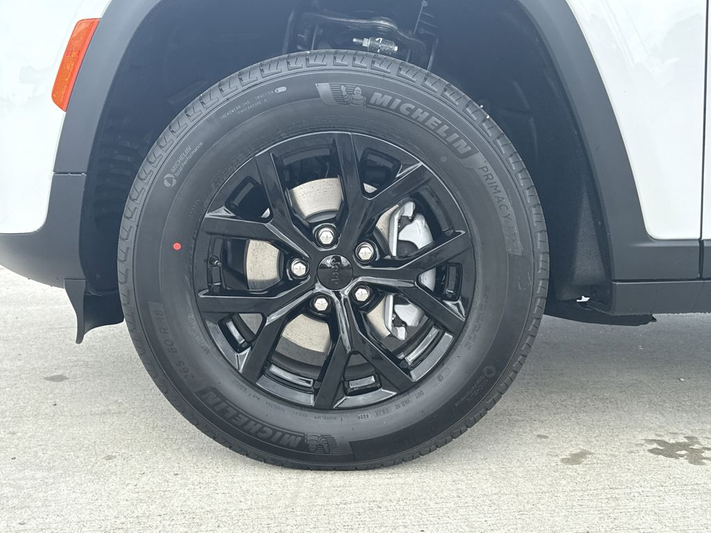 2026 Jeep Grand Cherokee Altitude White at Mac Haik CDJR North Houston