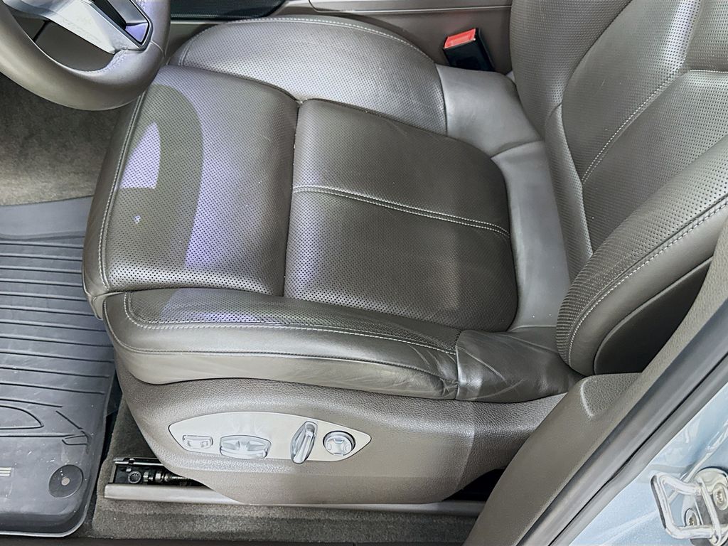 Thumbnail: 2020 Porsche Macan - 20