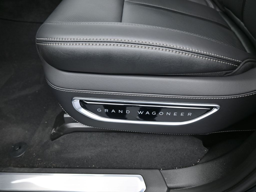 New 2026 High Gloss Black Jeep Summit Obsidian image 17