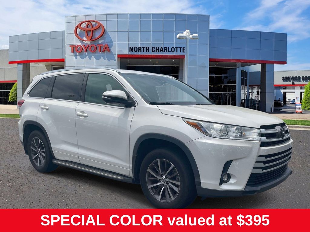 White (Blizzard Pearl) 2018 Toyota Highlander XLE AWD SUV / Crossover All-Wheel Drive 8-Speed Automatic