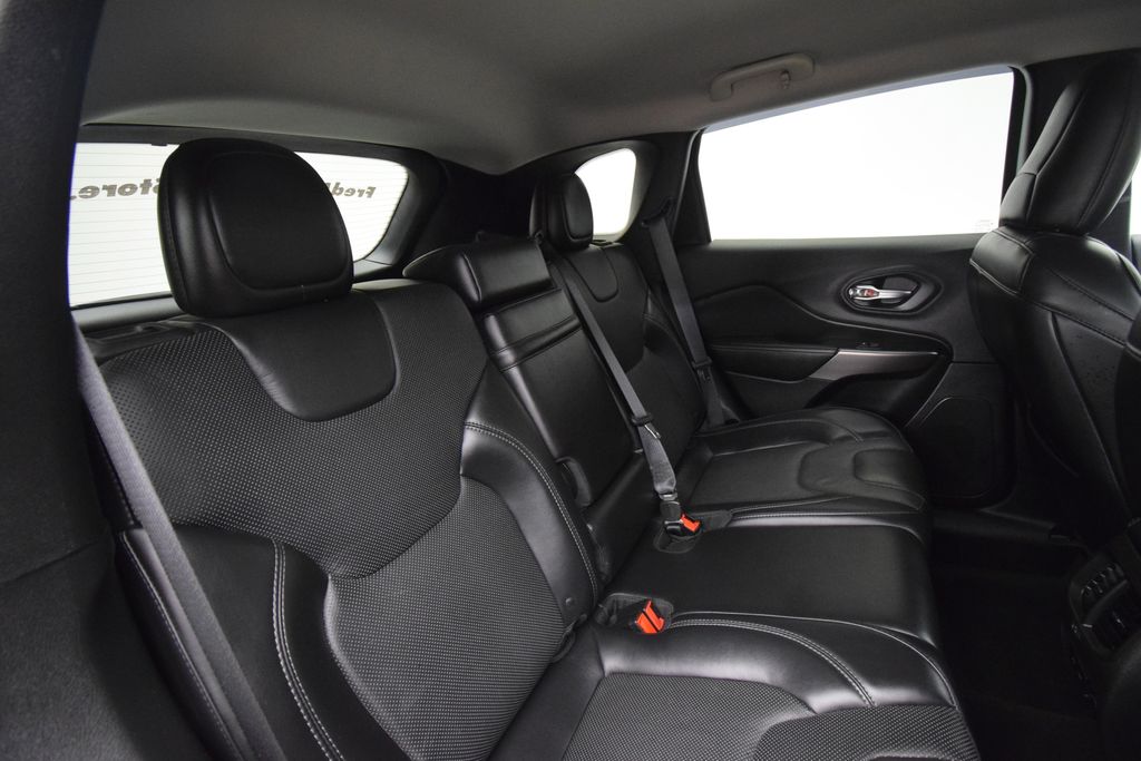 used 2019 Jeep Cherokee car