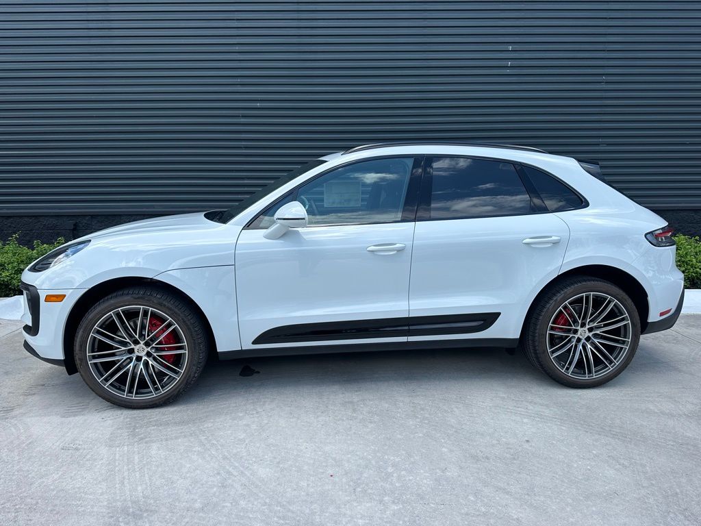 Thumbnail: 2025 Porsche Macan - 2