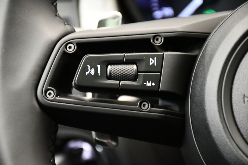 Thumbnail: 2026 Porsche Macan - 27