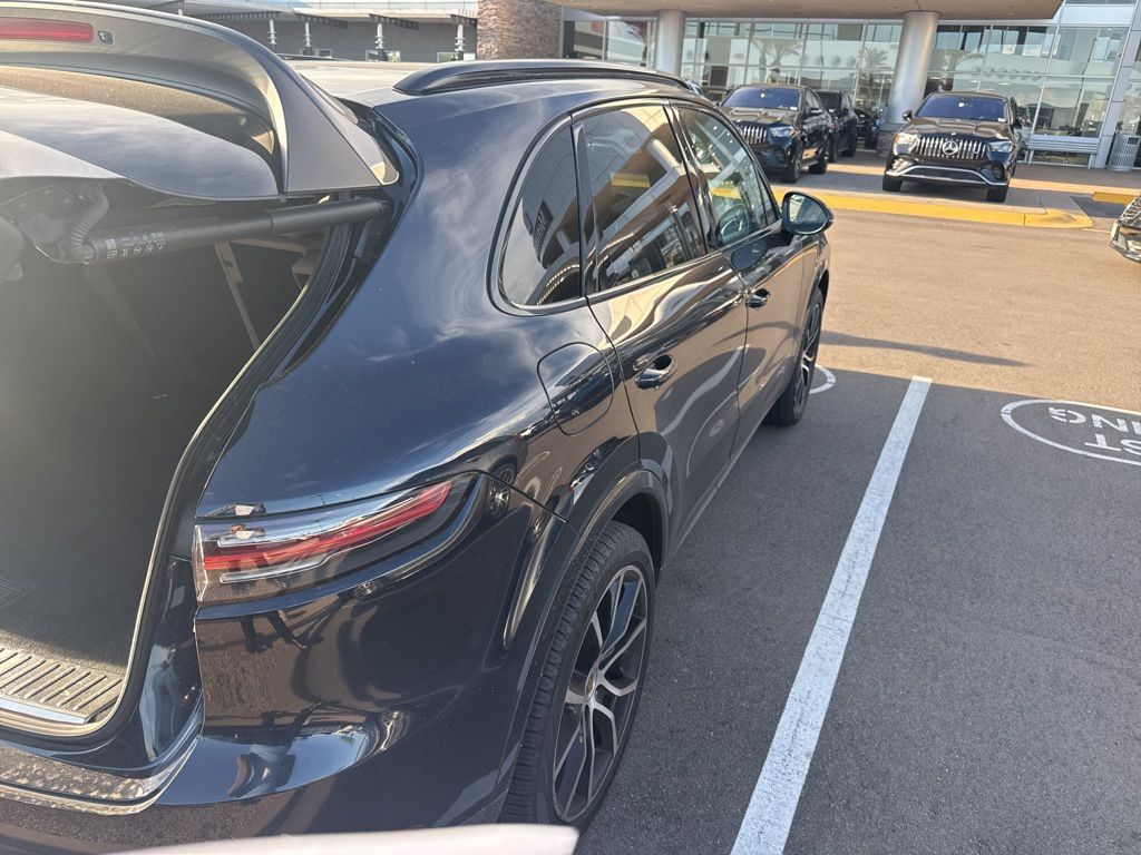 Thumbnail: 2021 Porsche Cayenne - 5