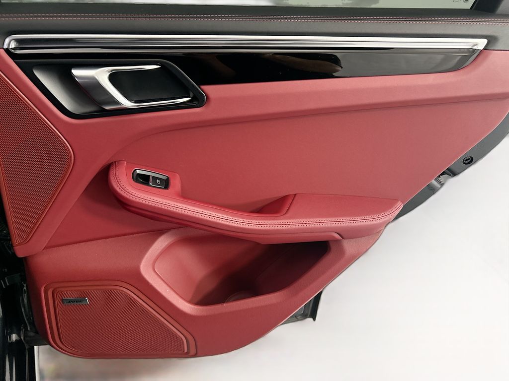 Thumbnail: 2023 Porsche Macan - 27