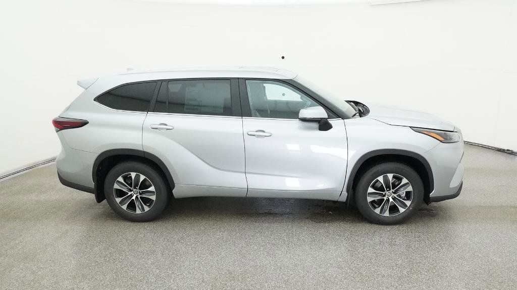 Thumbnail: 2025 Toyota Highlander - 17