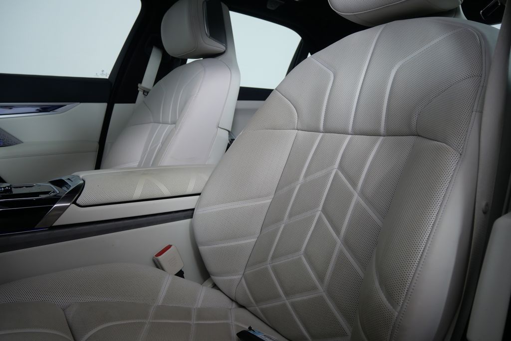 2023 BMW i7 xDrive60 10